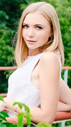 Alina Cherkassy 113590