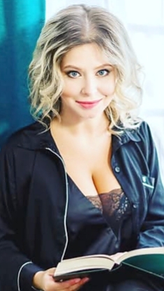 Nicole Warsaw 2382561