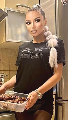 Ekaterina Kharkiv 2388914