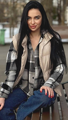 Olena Kharkiv 2398102