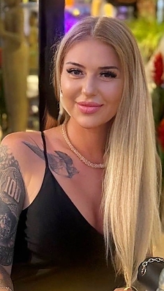 Oksana Valencia 2402604