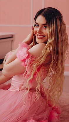 Valeriia Kyiv 2405376